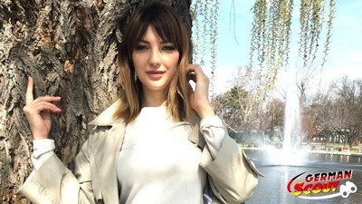 Уличный пикапер предпочитает активную жизнь на улицах, где встречает множество привлекательных молодых девушек.
